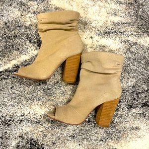 Aldo suede peep toe booties tan beige size 5.5 fits 5